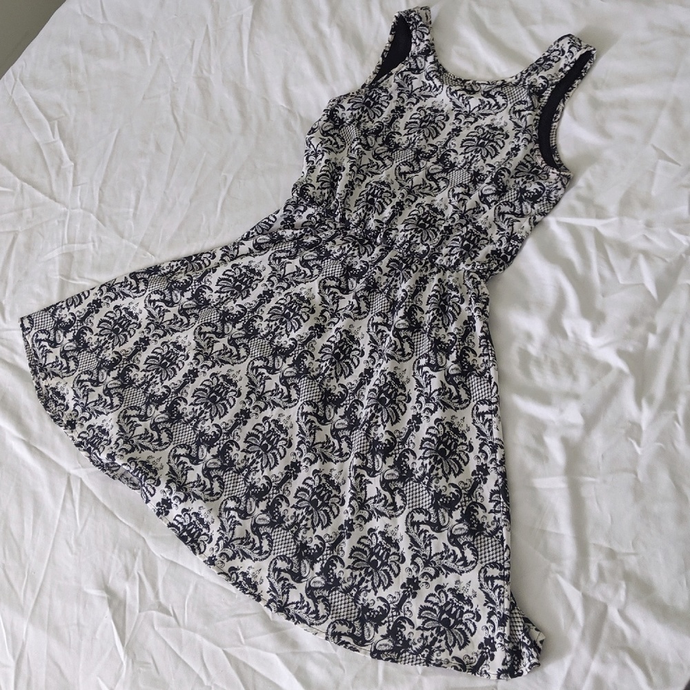 Whisper Black and White Dress - Picture 5 of 6